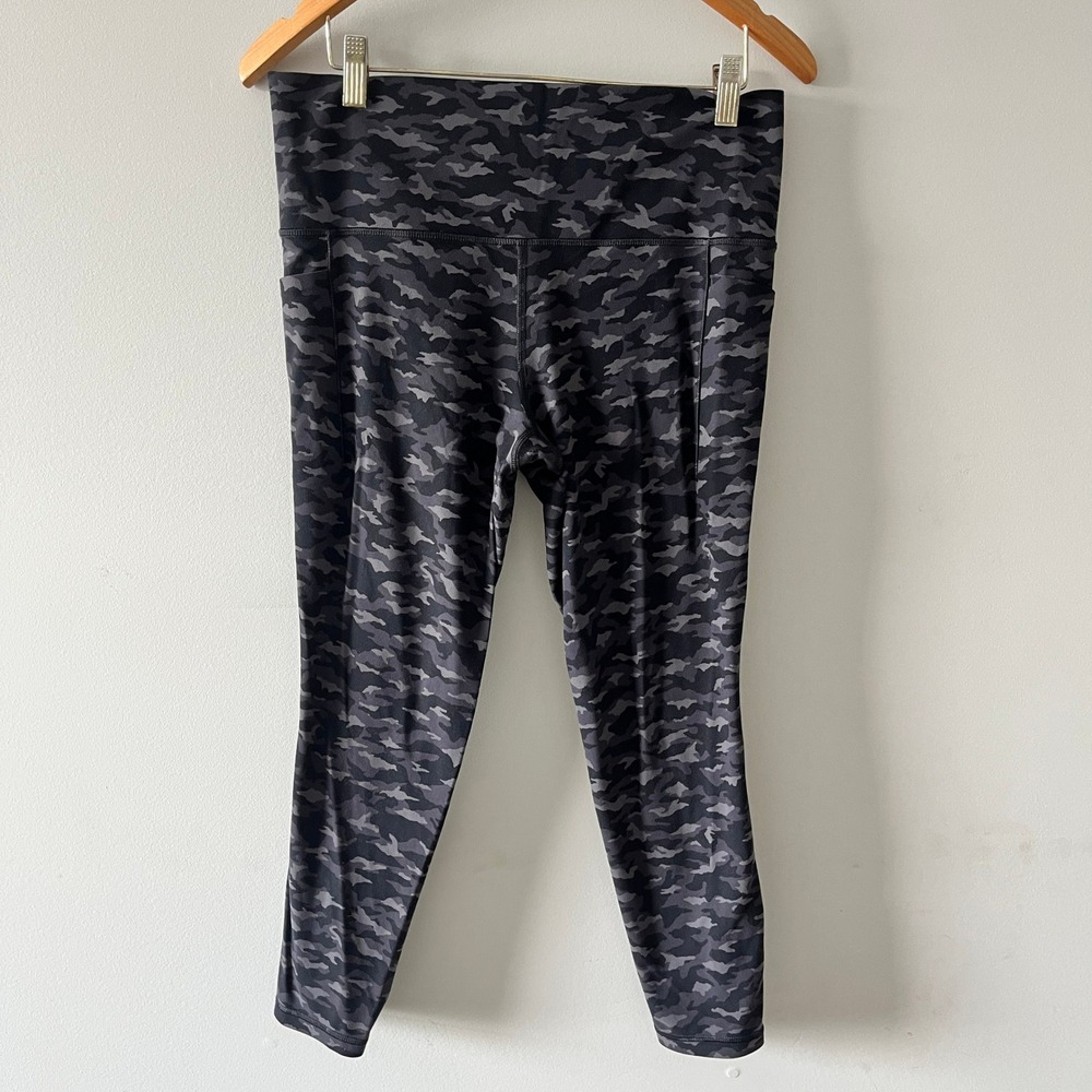 Athleta Salutation Stash Pocket II 7/8 Tight Camo Leggings Grey Large Pockets
